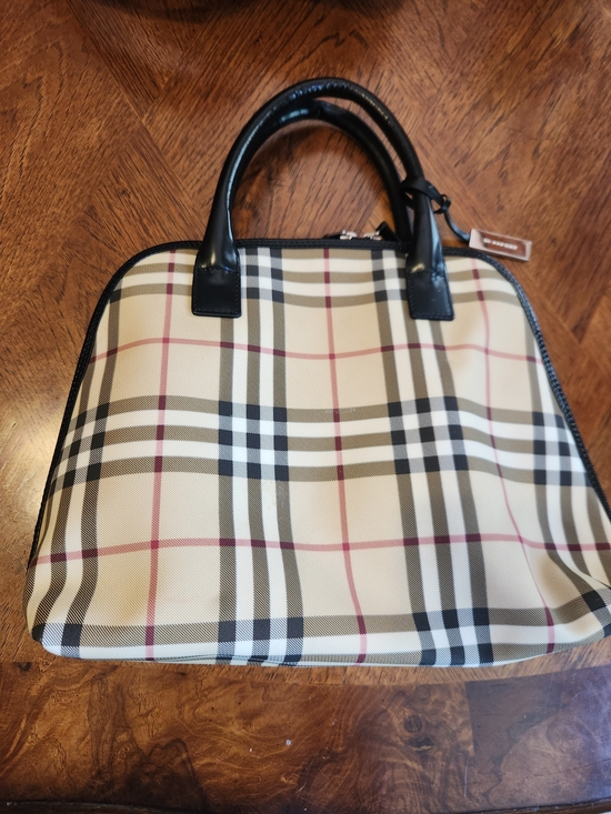 Burberry Handbags - Burberry Alma House Check